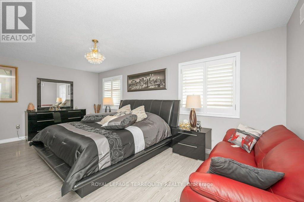 15 Armour Crescent, Hamilton, Ontario  L9K 1S1 - Photo 14 - X12398494