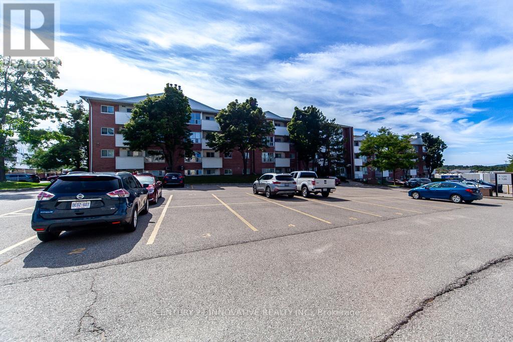 B03 - 126 Bell Farm Road, Barrie, Ontario  L4M 6J3 - Photo 5 - S12398600