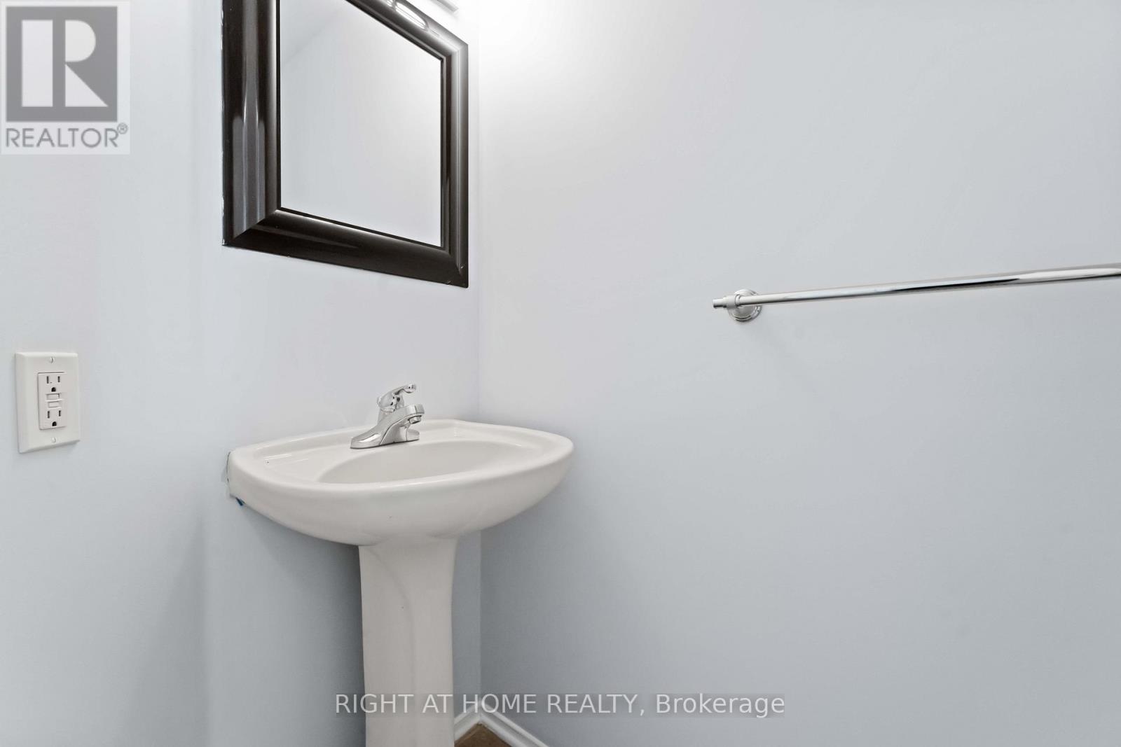 421 Hillsboro Private, Ottawa, Ontario  K2M 3A7 - Photo 10 - X12393744