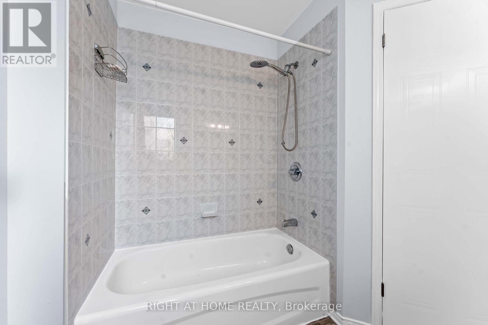 421 Hillsboro Private, Ottawa, Ontario  K2M 3A7 - Photo 15 - X12393744