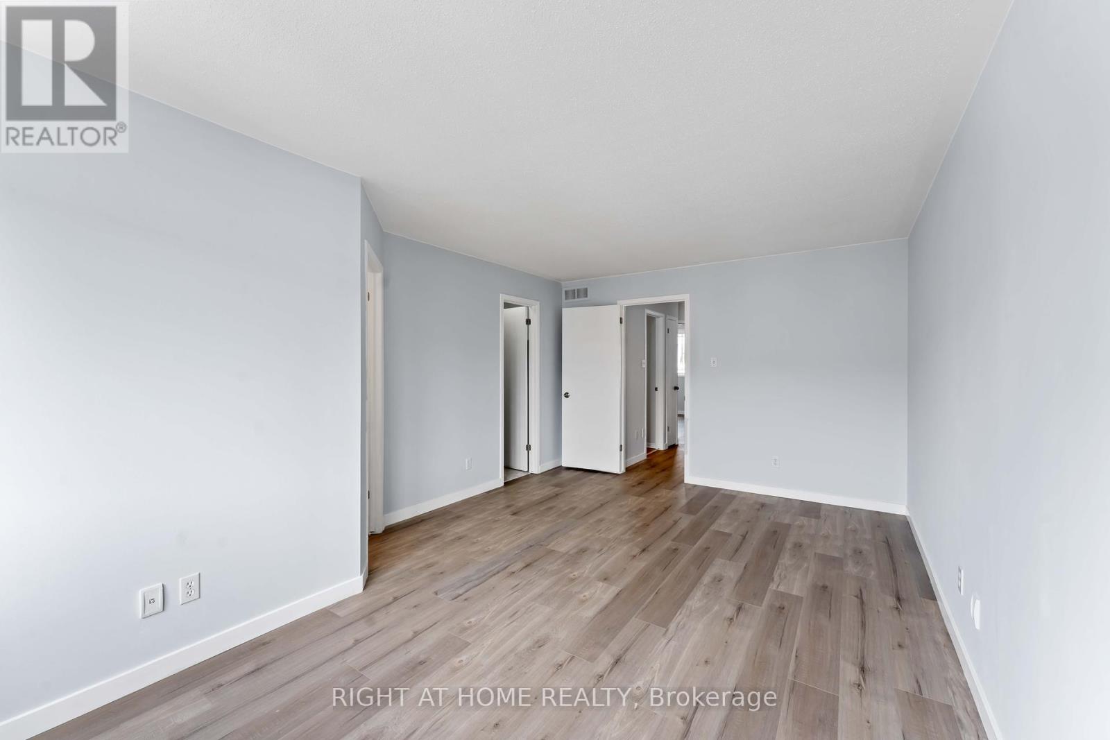 421 Hillsboro Private, Ottawa, Ontario  K2M 3A7 - Photo 14 - X12393744
