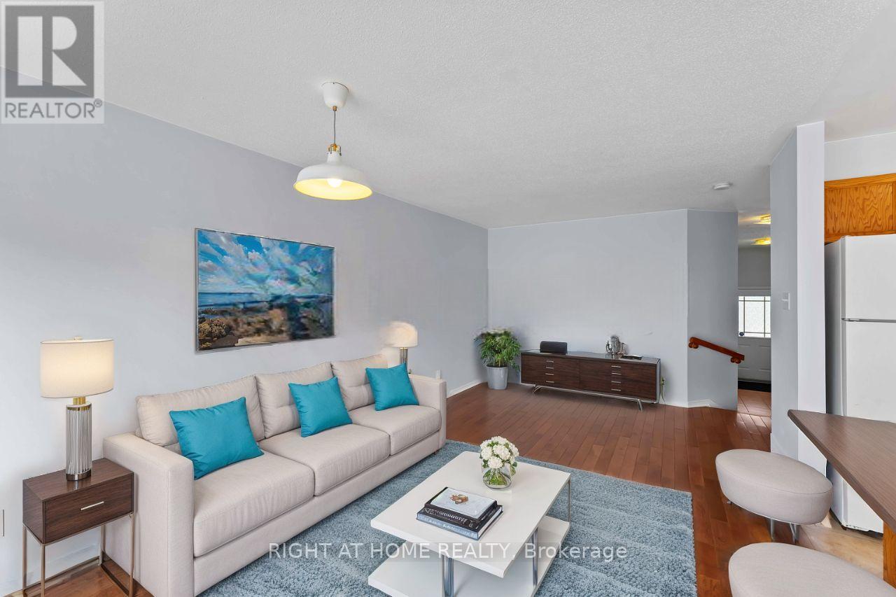421 Hillsboro Private, Ottawa, Ontario  K2M 3A7 - Photo 7 - X12393744