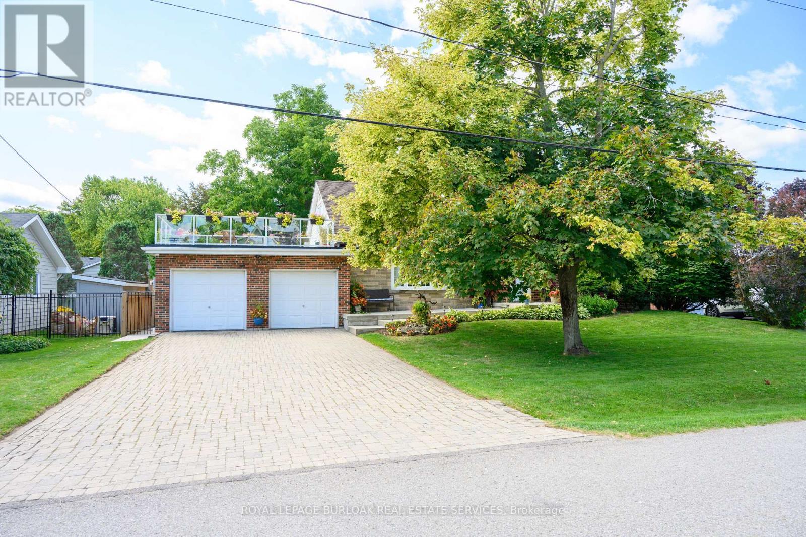 912 Boothman Avenue, Burlington, Ontario  L7T 1P4 - Photo 2 - W12398606