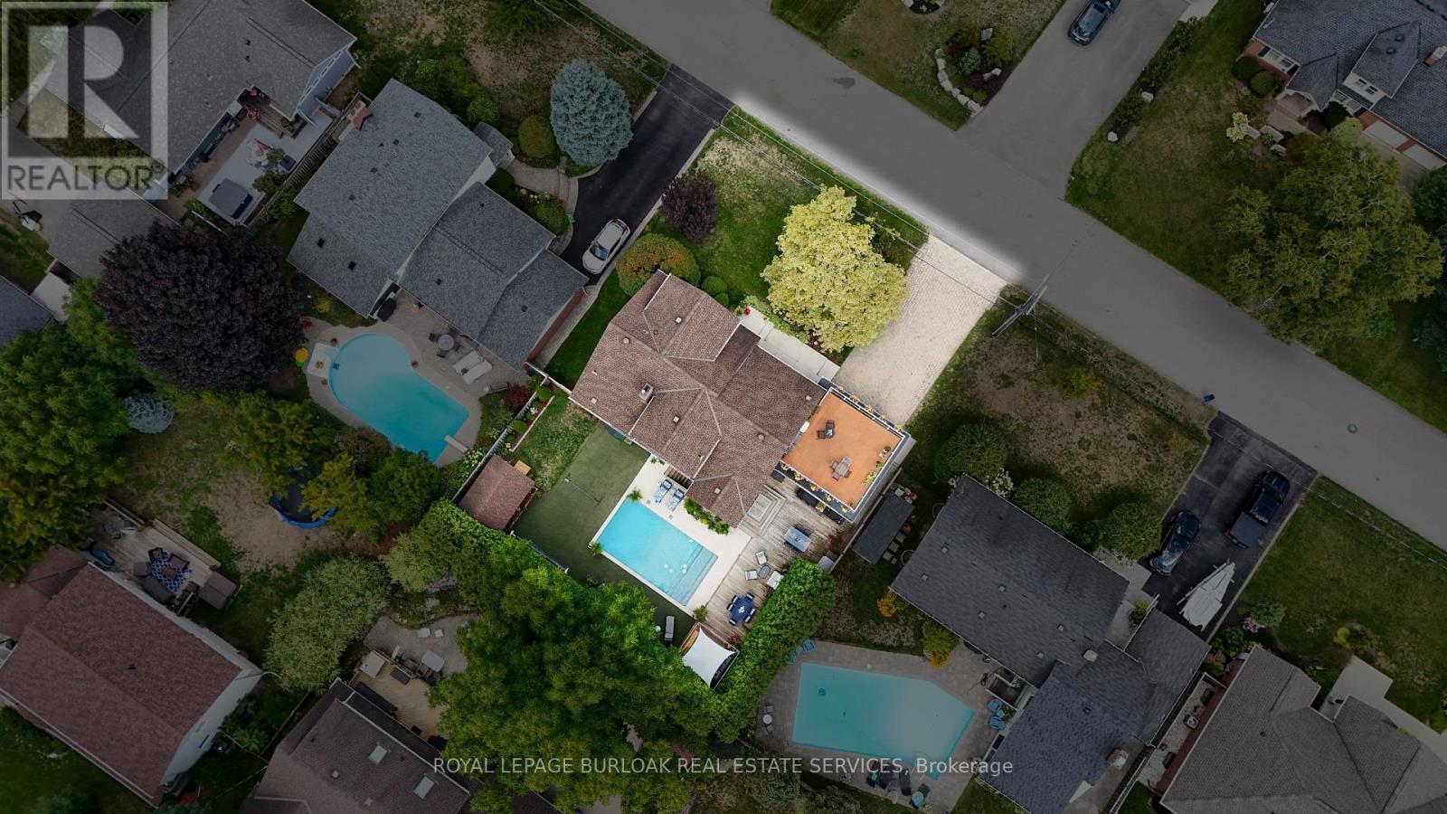 912 Boothman Avenue, Burlington, Ontario  L7T 1P4 - Photo 4 - W12398606