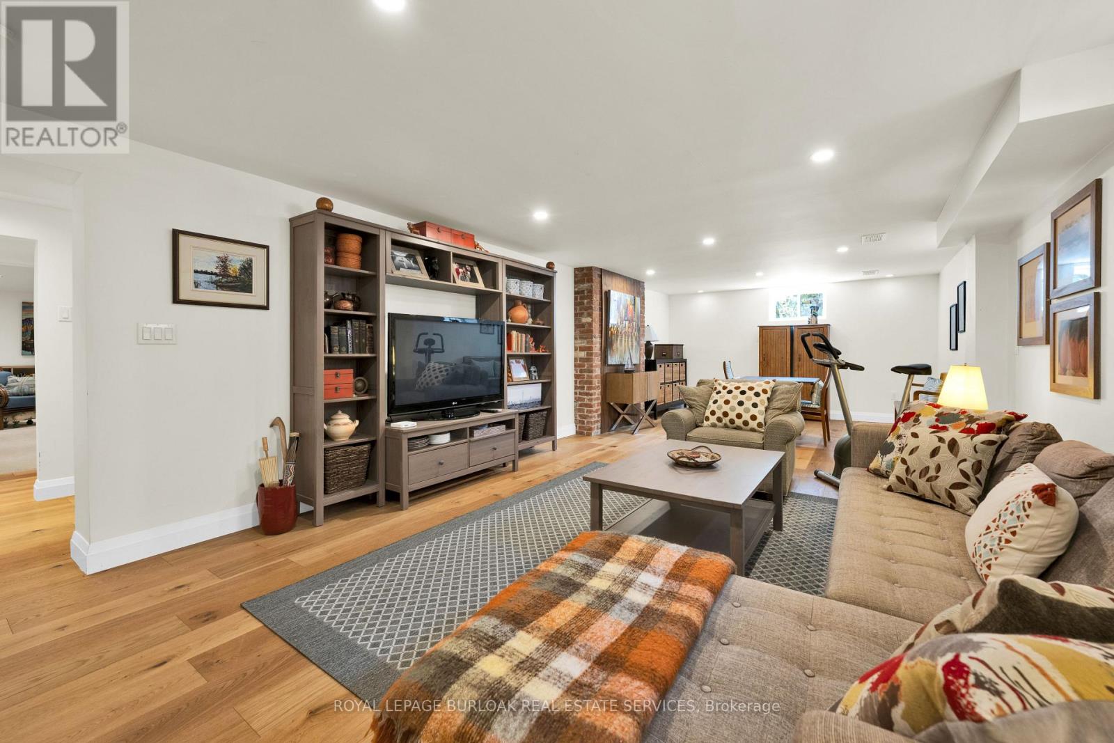 912 Boothman Avenue, Burlington, Ontario  L7T 1P4 - Photo 45 - W12398606