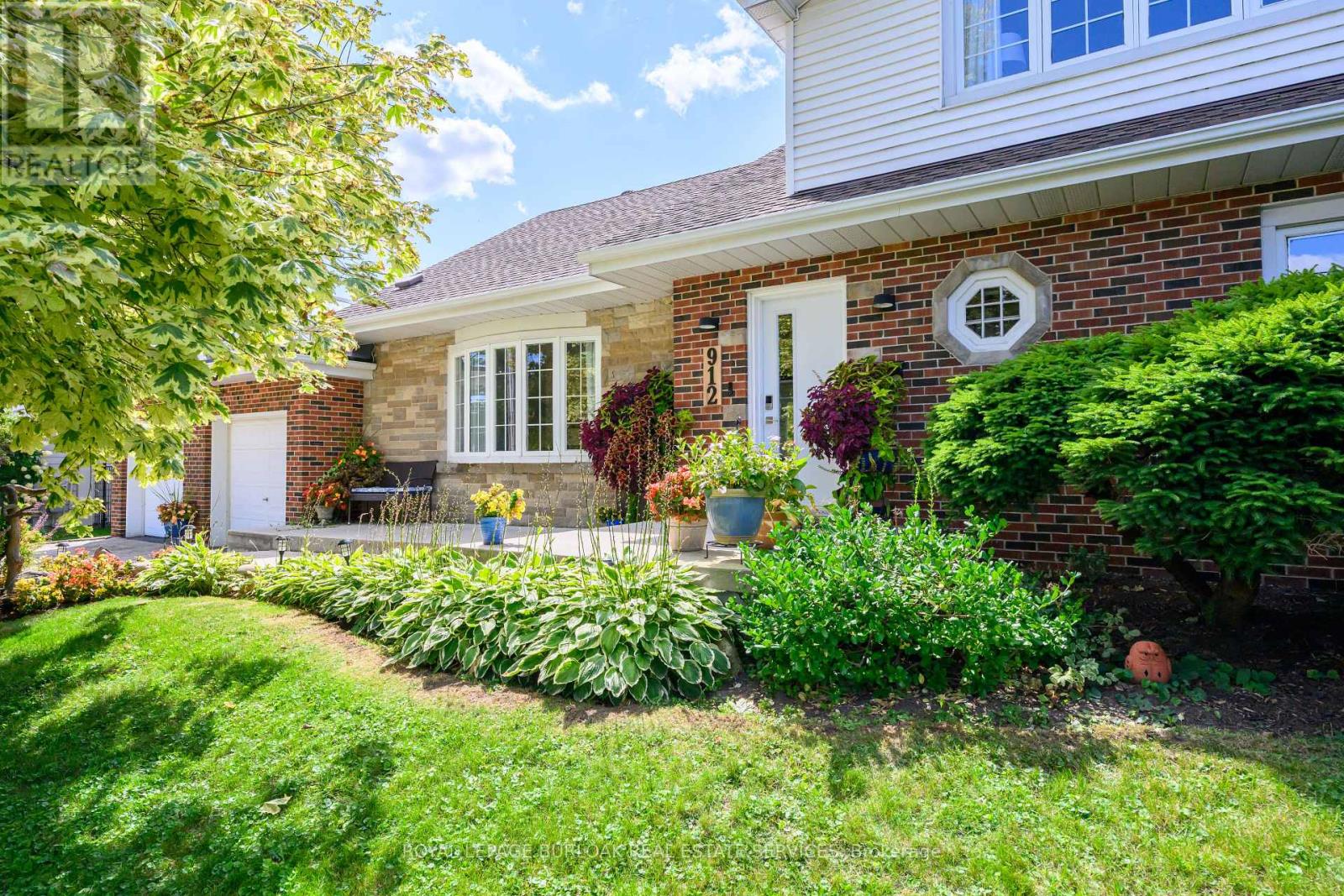 912 Boothman Avenue, Burlington, Ontario  L7T 1P4 - Photo 8 - W12398606