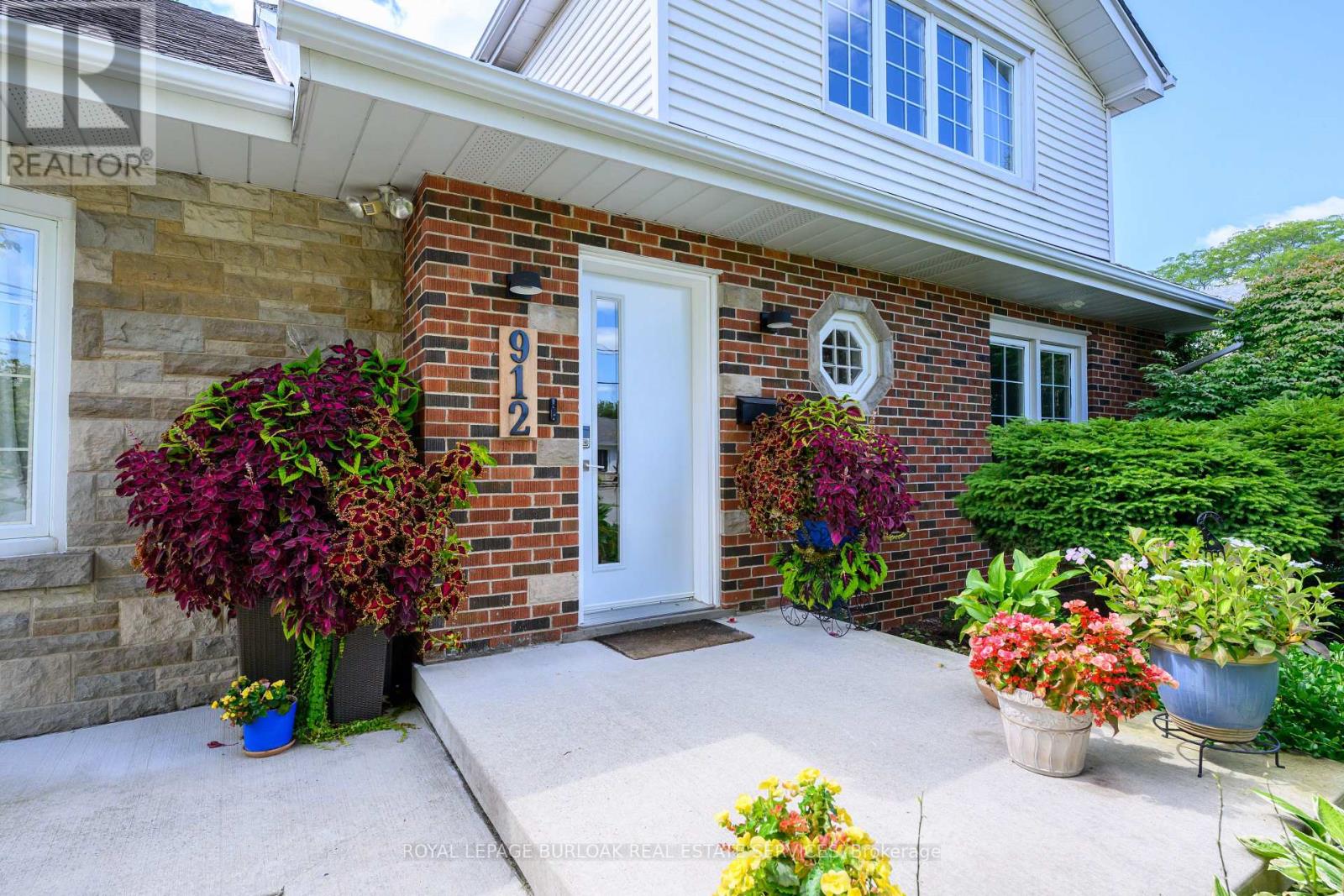 912 Boothman Avenue, Burlington, Ontario  L7T 1P4 - Photo 9 - W12398606