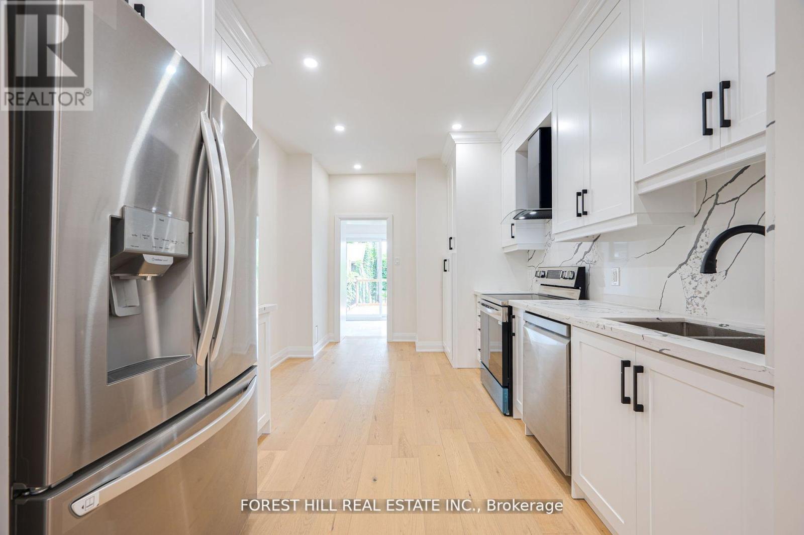 123 Laughton Avenue, Toronto (Weston-Pellam Park), Ontario  M6N 2X3 - Photo 10 - W12398624
