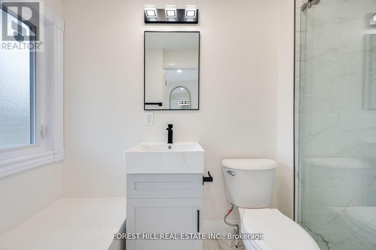 123 Laughton Avenue, Toronto (Weston-Pellam Park), Ontario  M6N 2X3 - Photo 14 - W12398624