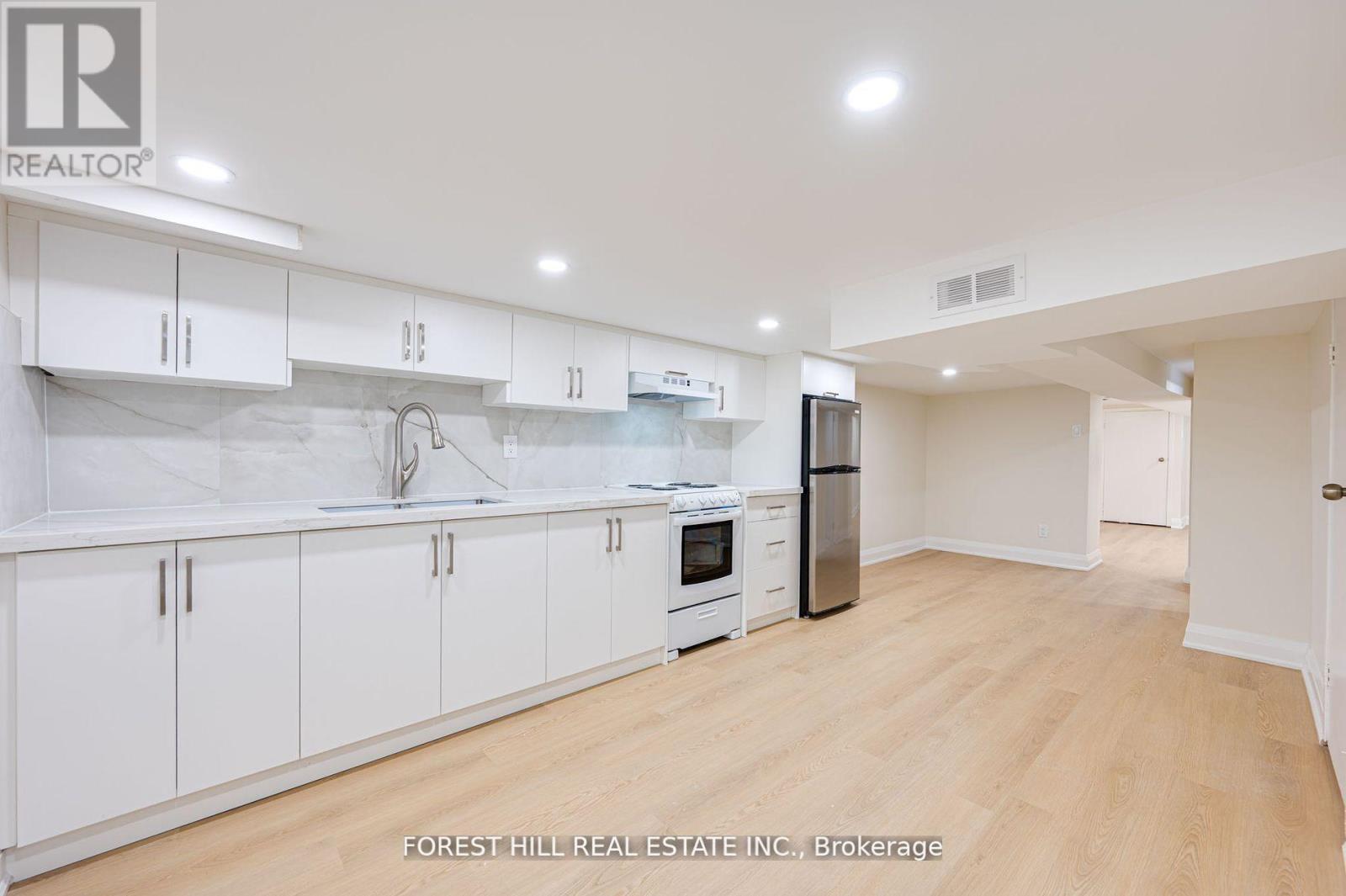 123 Laughton Avenue, Toronto (Weston-Pellam Park), Ontario  M6N 2X3 - Photo 31 - W12398624