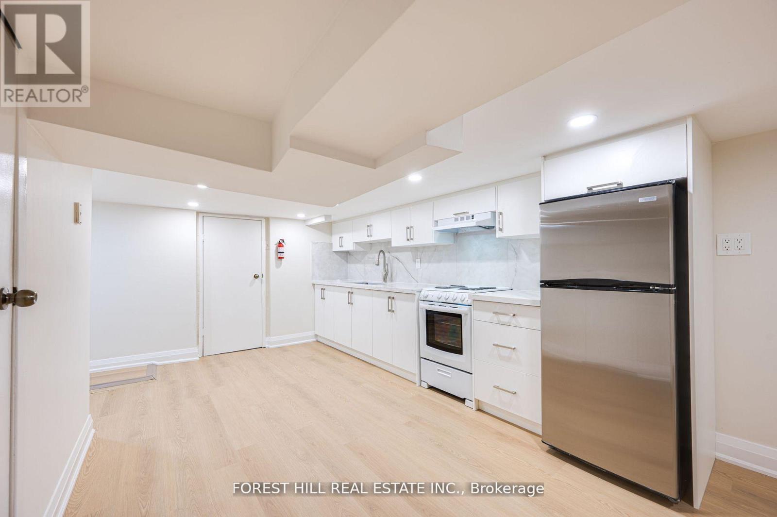 123 Laughton Avenue, Toronto (Weston-Pellam Park), Ontario  M6N 2X3 - Photo 32 - W12398624