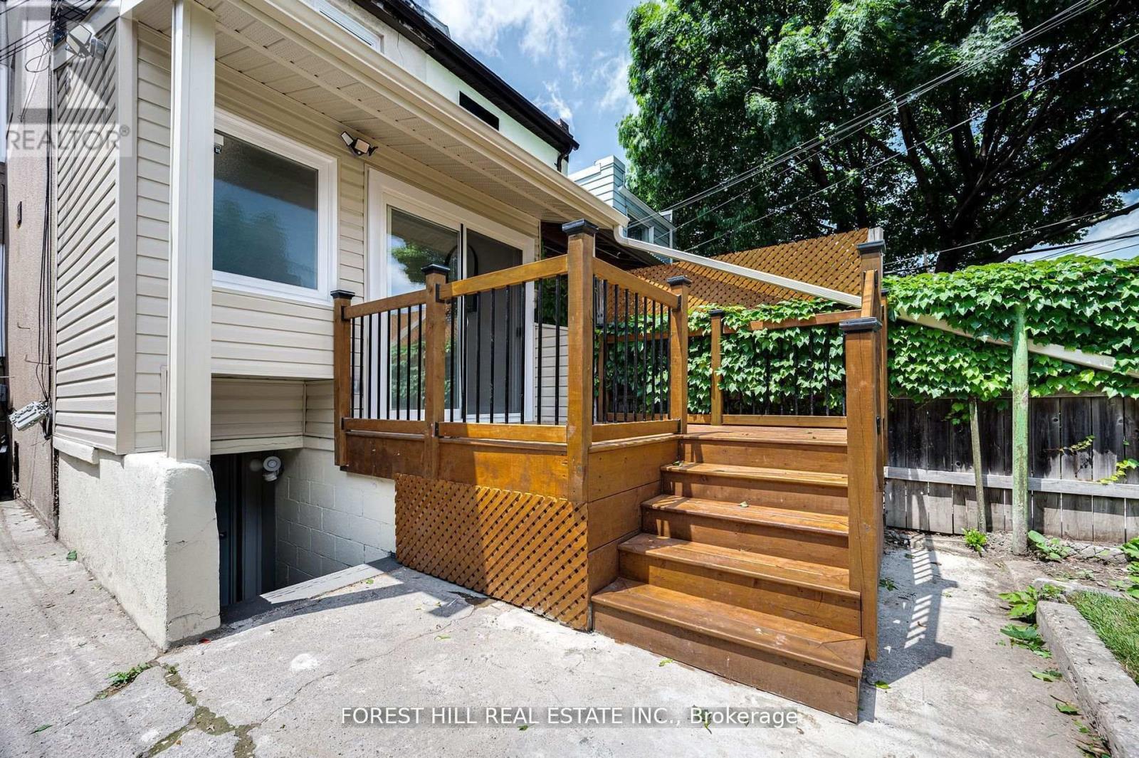 123 Laughton Avenue, Toronto (Weston-Pellam Park), Ontario  M6N 2X3 - Photo 35 - W12398624