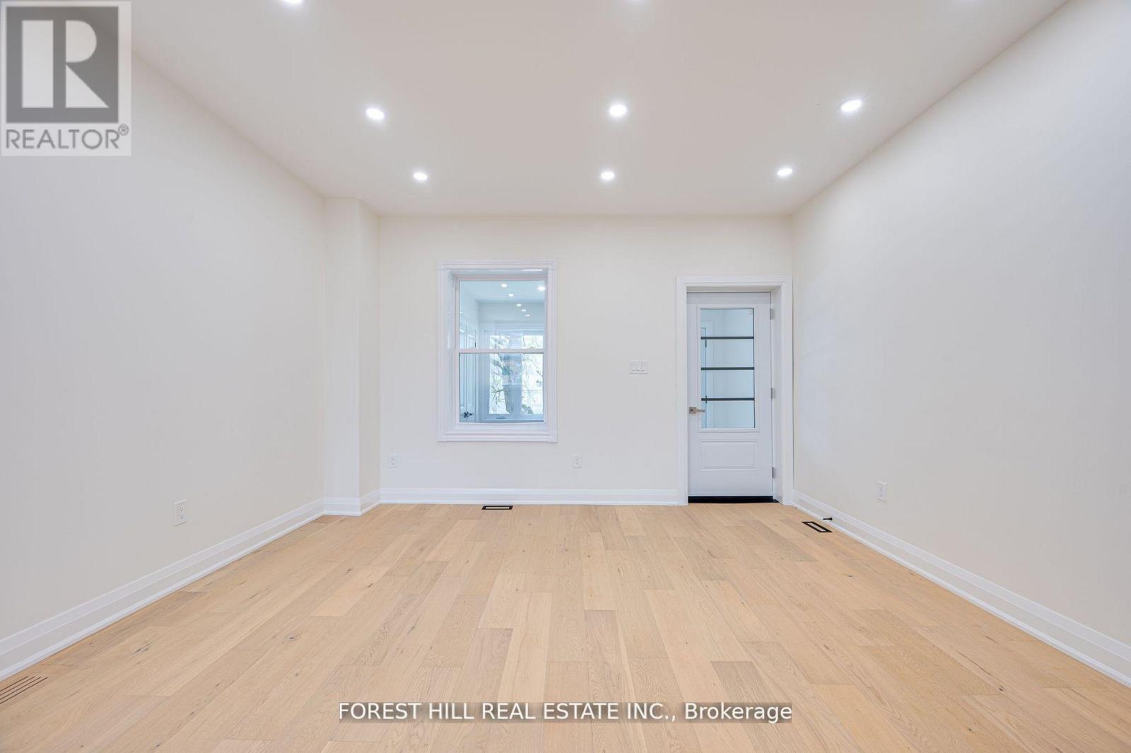 123 Laughton Avenue, Toronto (Weston-Pellam Park), Ontario  M6N 2X3 - Photo 5 - W12398624