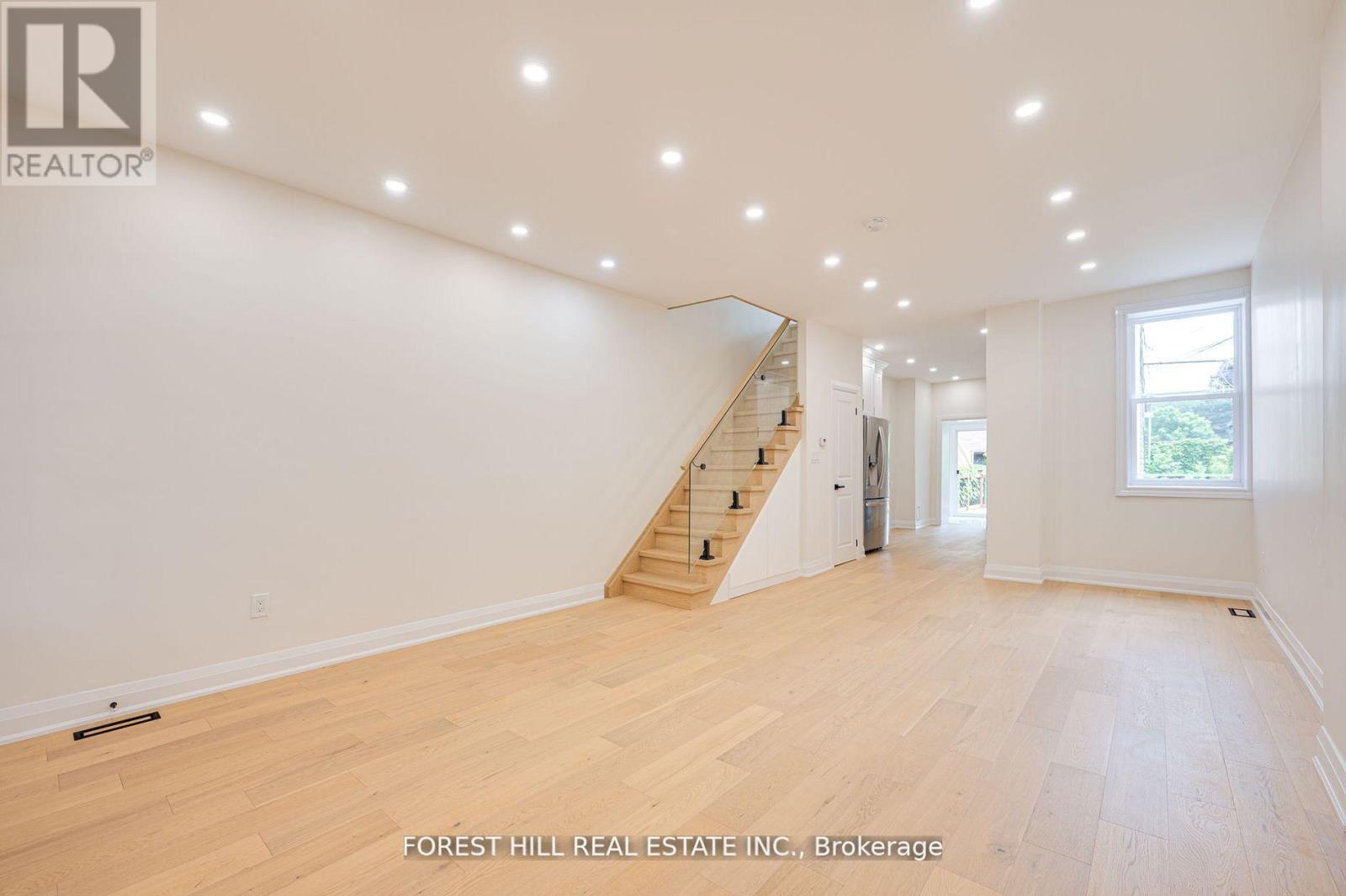 123 Laughton Avenue, Toronto (Weston-Pellam Park), Ontario  M6N 2X3 - Photo 8 - W12398624