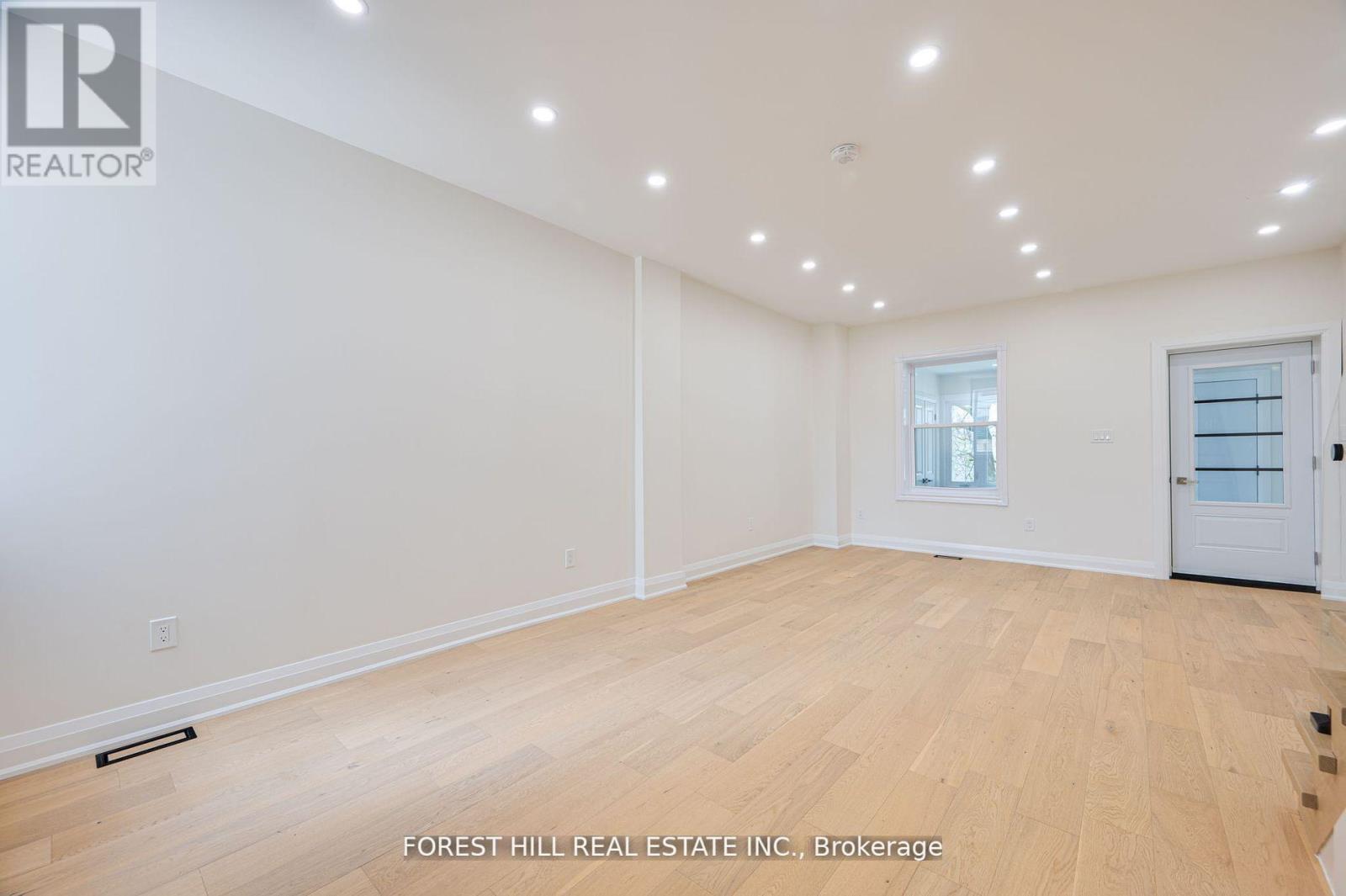 123 Laughton Avenue, Toronto (Weston-Pellam Park), Ontario  M6N 2X3 - Photo 9 - W12398624