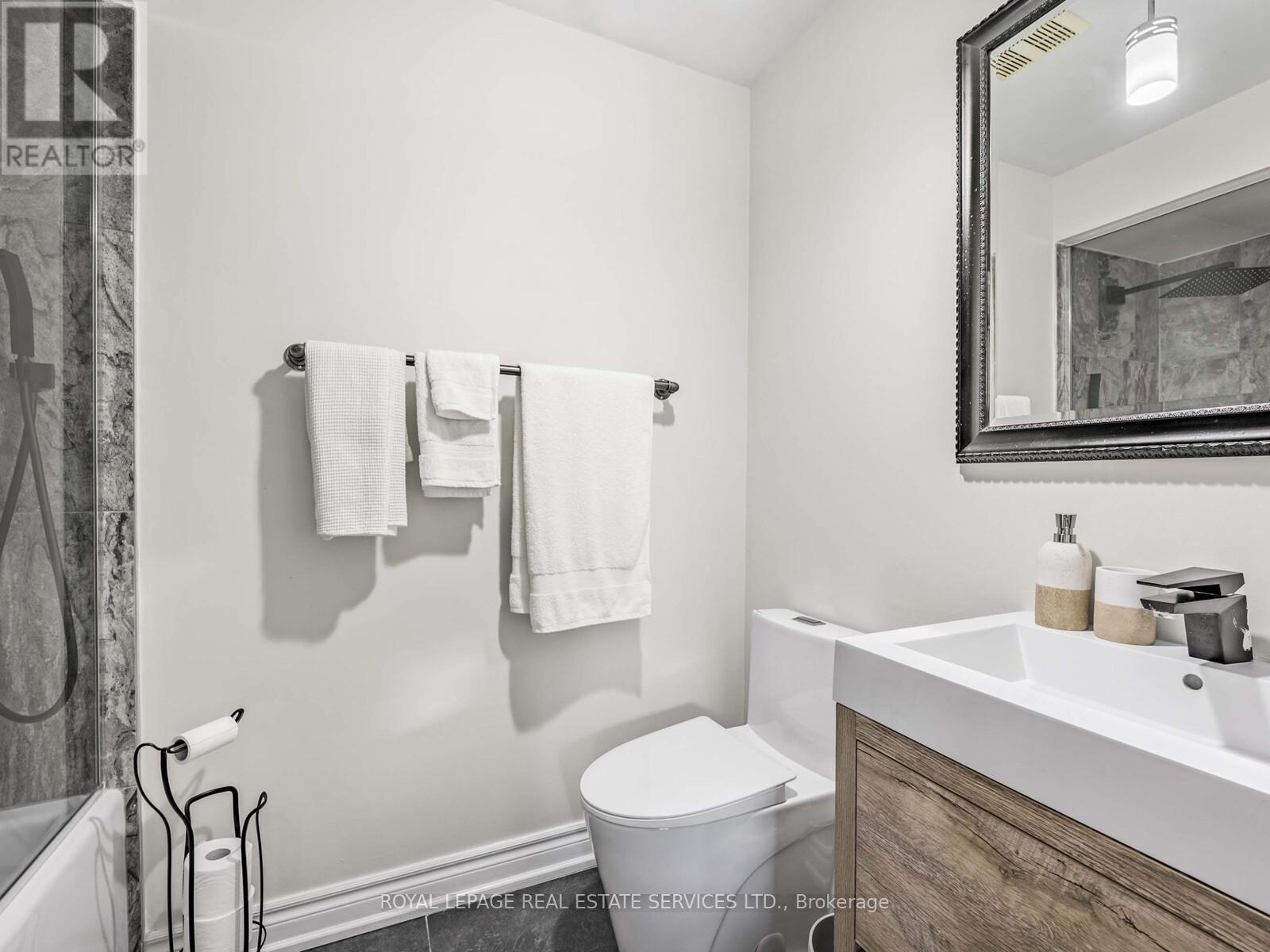 105 Harbourview Crescent, Toronto, Ontario  M8V 4A9 - Photo 13 - W12398625