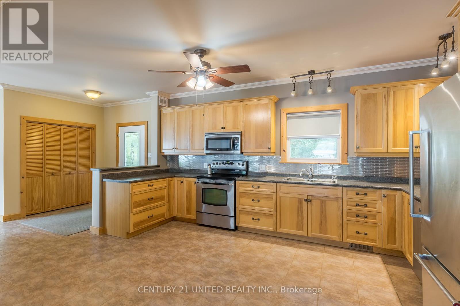 3069 Clear Lake Road W, Selwyn, Ontario  K0L 2H0 - Photo 7 - X12398654