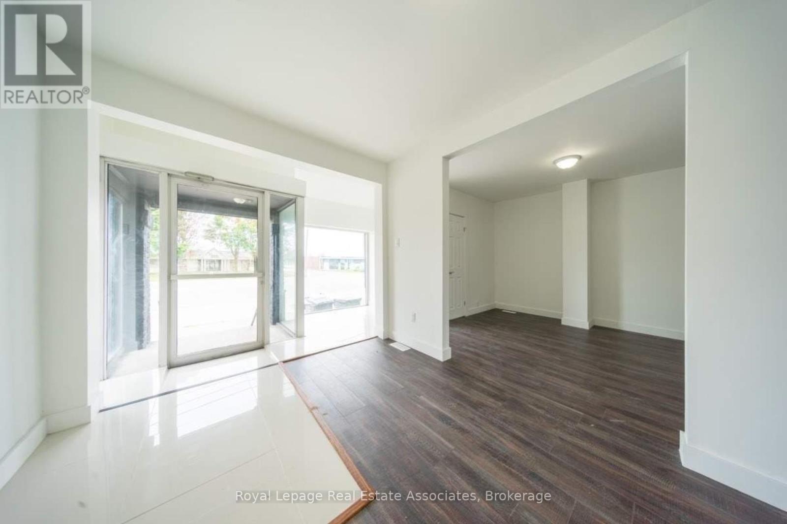 Property at 881 LAKESHORE ROAD E image 2