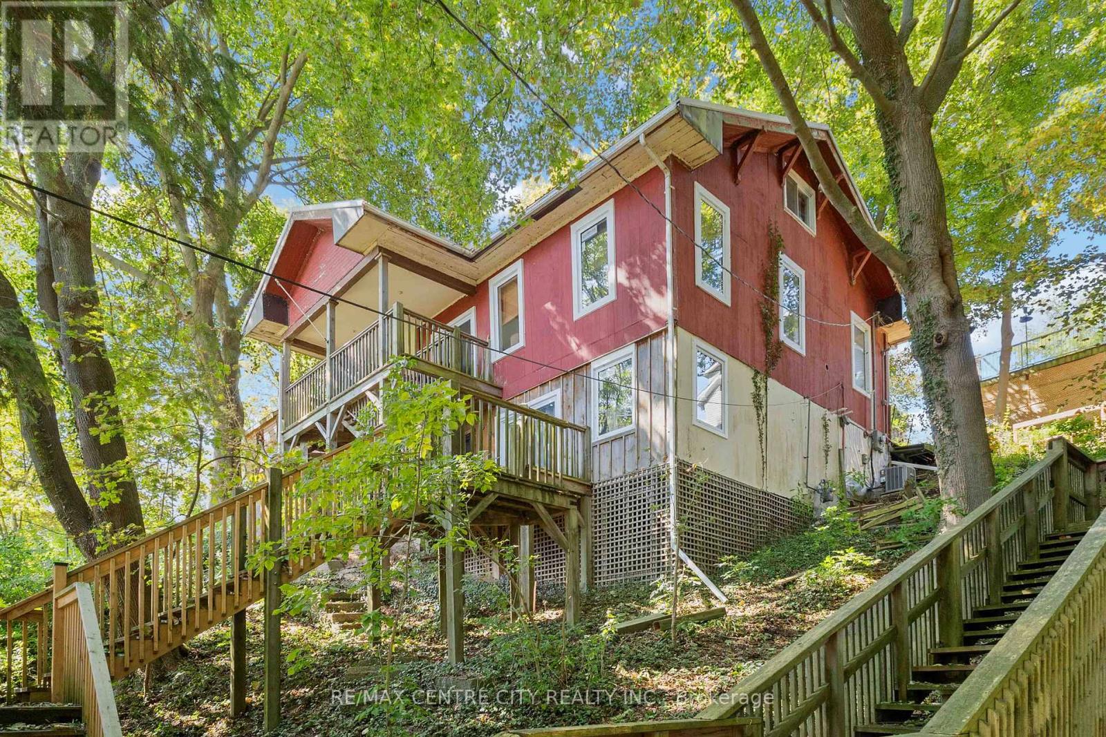 348 Erie Street, Central Elgin, Ontario  N5L 1E3 - Photo 1 - X12398655