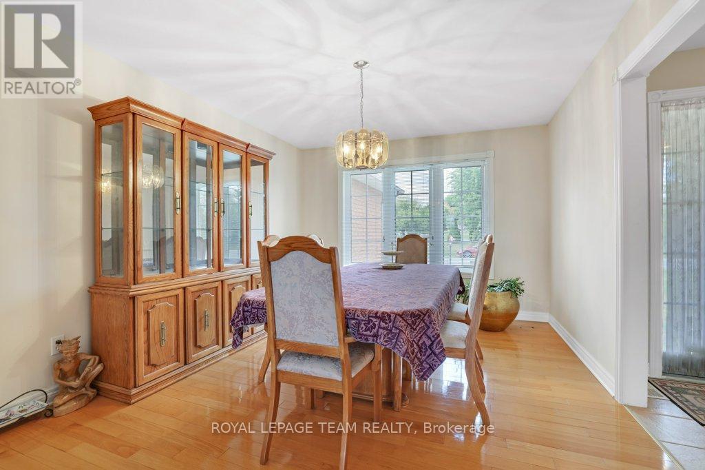 2120 Trailwood Drive, Ottawa, Ontario  K0A 2T0 - Photo 10 - X12398651
