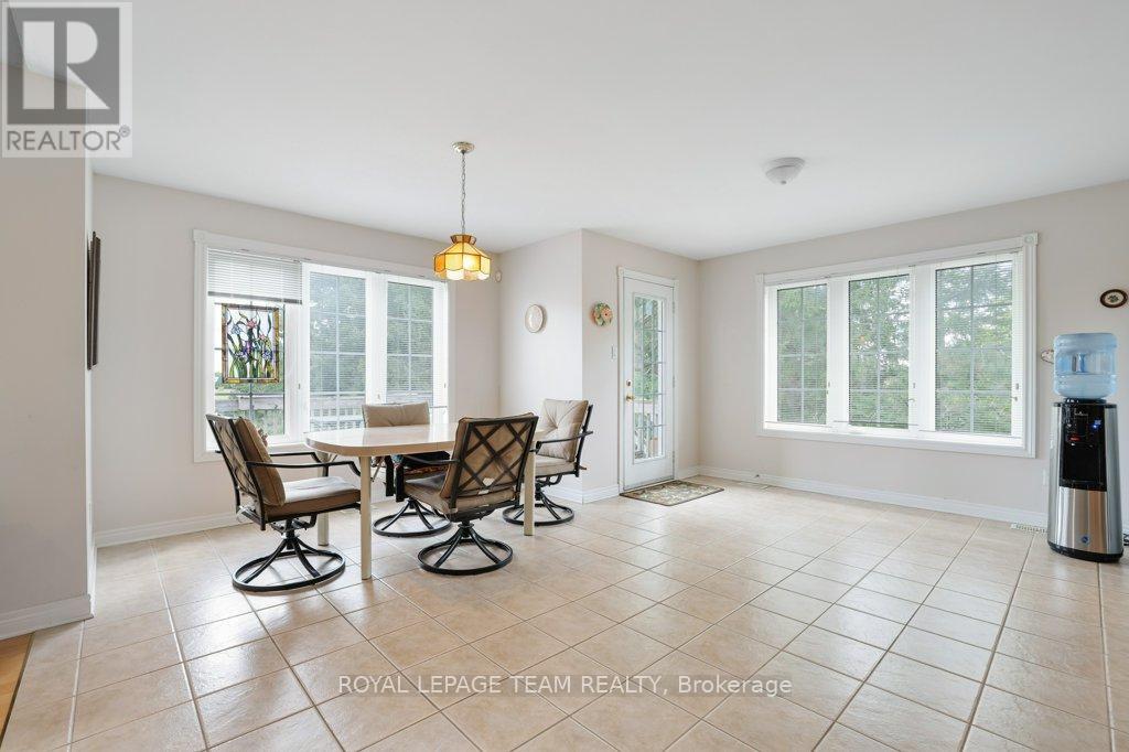 2120 Trailwood Drive, Ottawa, Ontario  K0A 2T0 - Photo 12 - X12398651