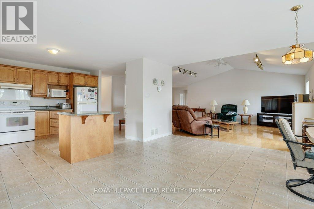 2120 Trailwood Drive, Ottawa, Ontario  K0A 2T0 - Photo 13 - X12398651