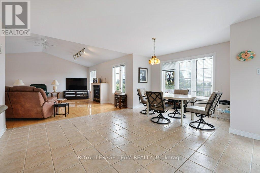 2120 Trailwood Drive, Ottawa, Ontario  K0A 2T0 - Photo 14 - X12398651