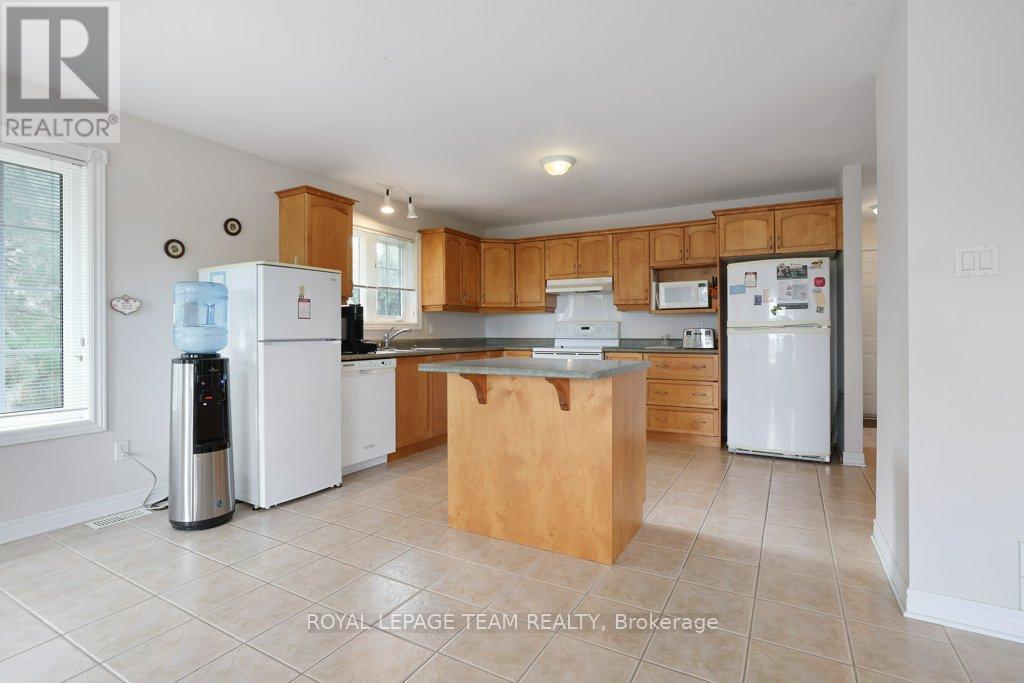 2120 Trailwood Drive, Ottawa, Ontario  K0A 2T0 - Photo 15 - X12398651