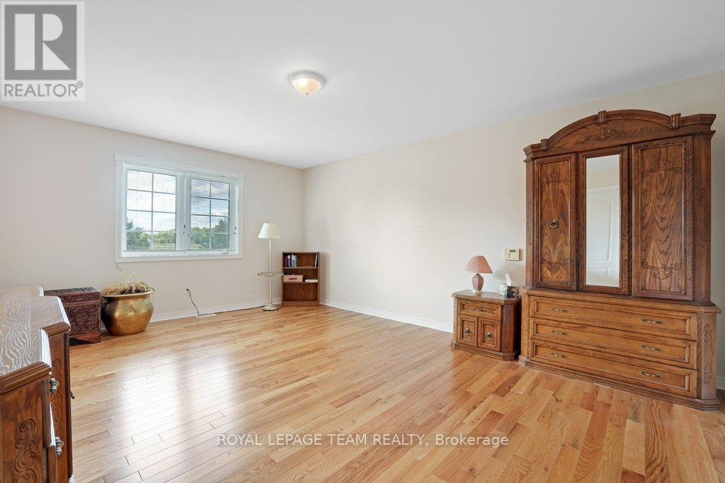 2120 Trailwood Drive, Ottawa, Ontario  K0A 2T0 - Photo 21 - X12398651