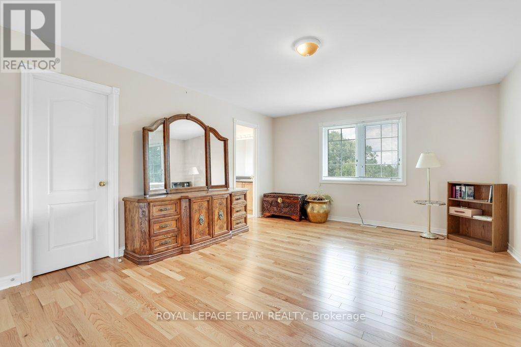 2120 Trailwood Drive, Ottawa, Ontario  K0A 2T0 - Photo 22 - X12398651