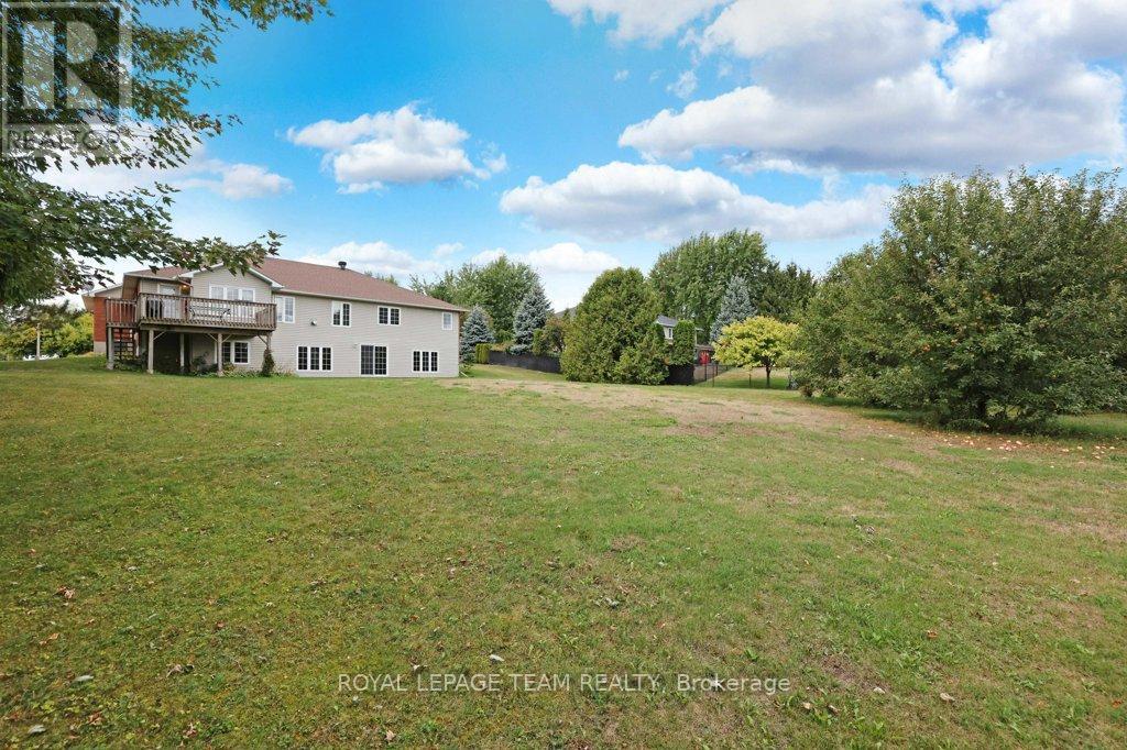 2120 Trailwood Drive, Ottawa, Ontario  K0A 2T0 - Photo 32 - X12398651