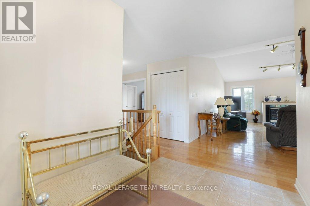 2120 Trailwood Drive, Ottawa, Ontario  K0A 2T0 - Photo 4 - X12398651