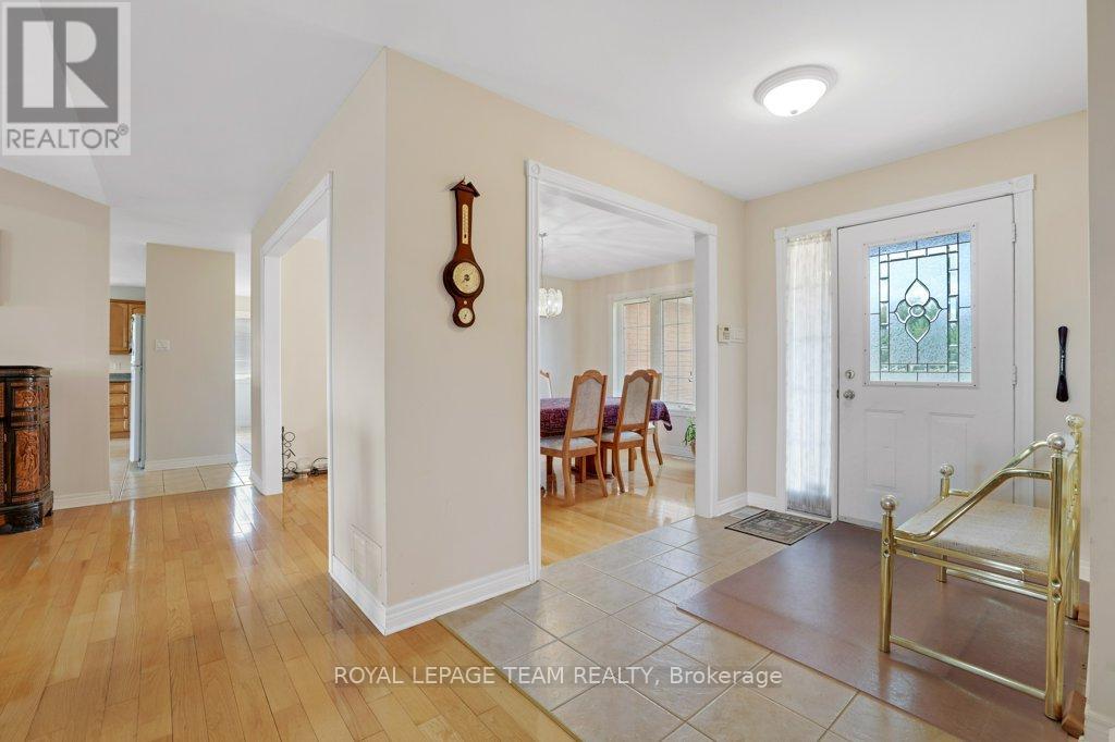 2120 Trailwood Drive, Ottawa, Ontario  K0A 2T0 - Photo 6 - X12398651