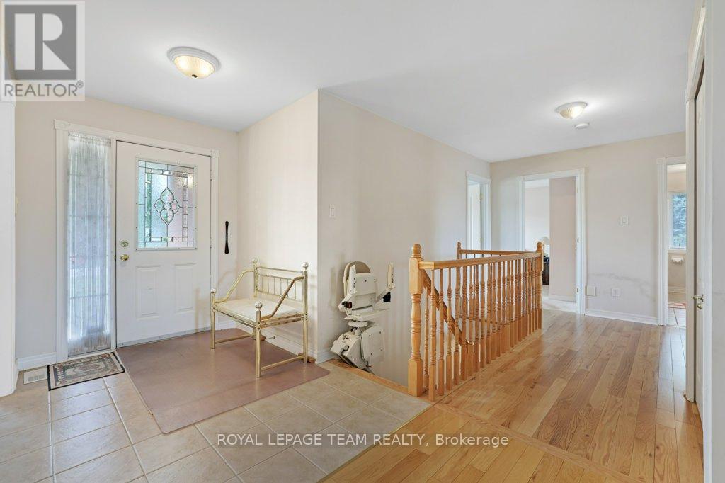 2120 Trailwood Drive, Ottawa, Ontario  K0A 2T0 - Photo 7 - X12398651