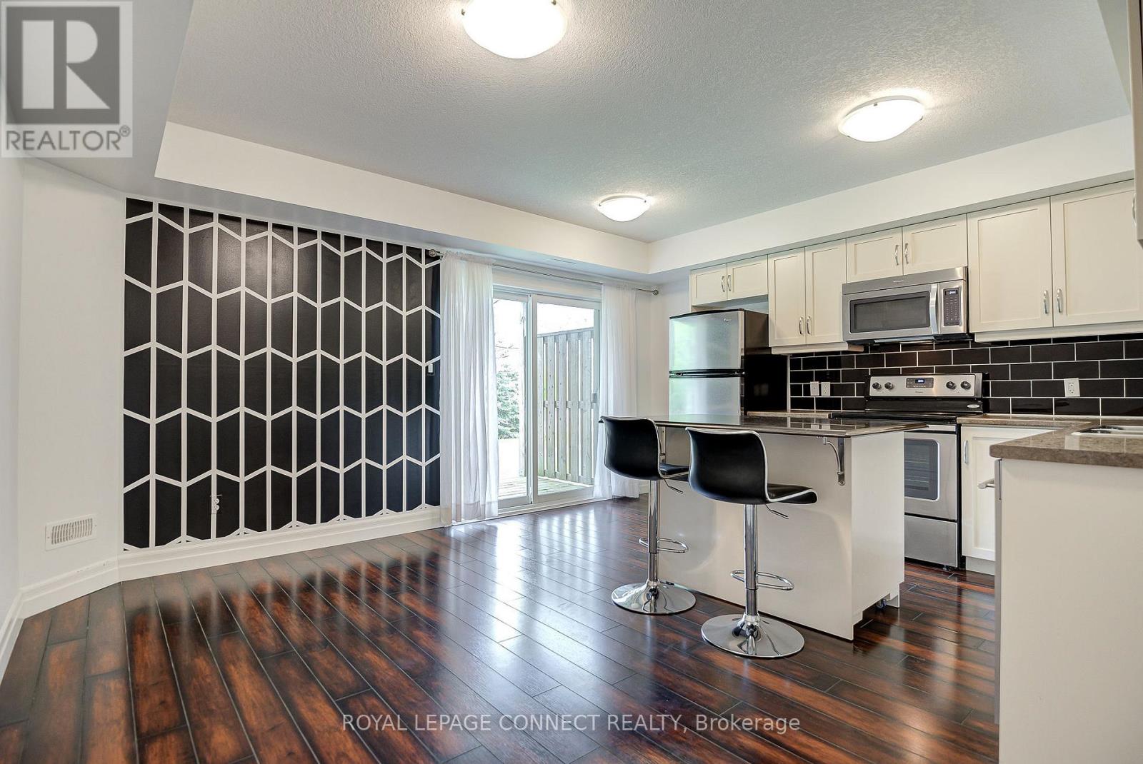 5b - 1180 Countrystone Drive, Kitchener, Ontario  N2N 0B9 - Photo 12 - X12398582