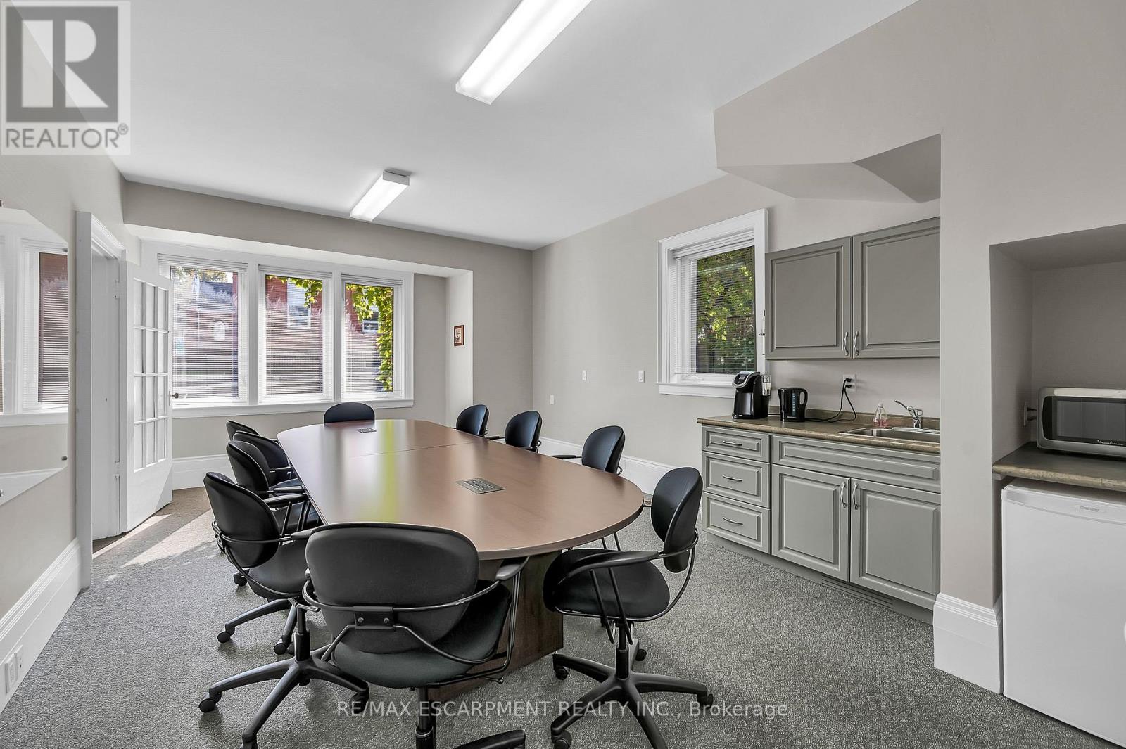 235 Queen Street S, Hamilton, Ontario  L8P 3T1 - Photo 11 - X12398593