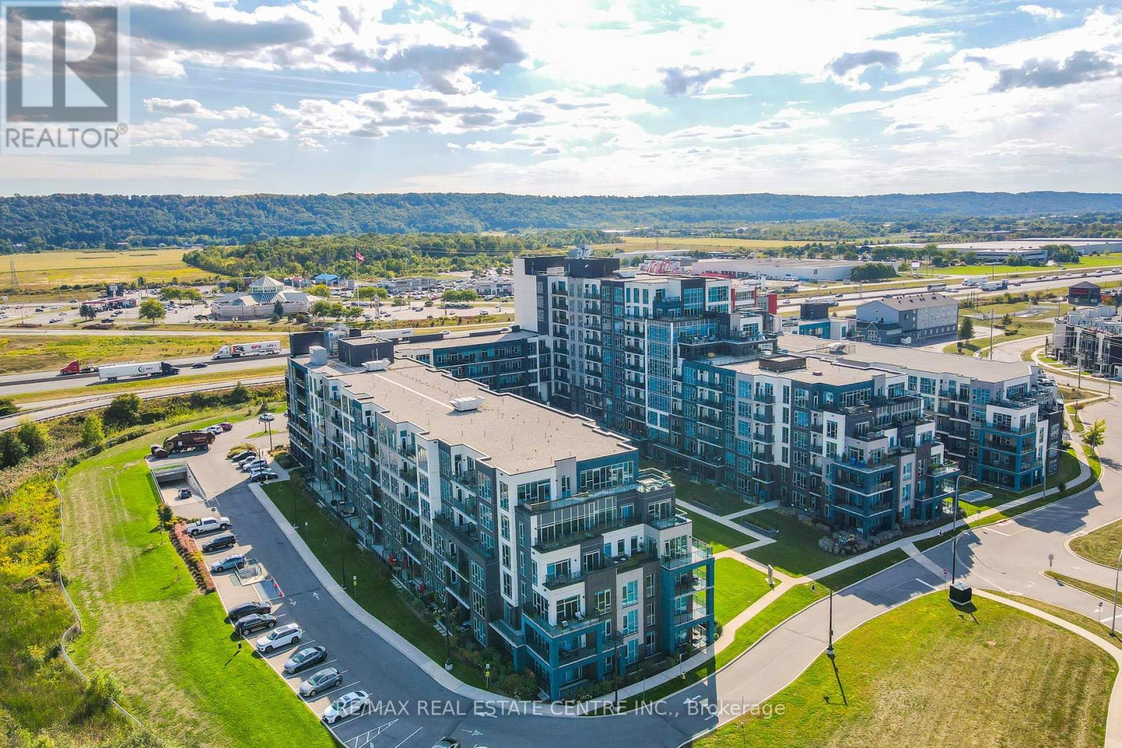 402 - 16 Concord Place, Grimsby, Ontario  L3M 0J1 - Photo 6 - X12398629