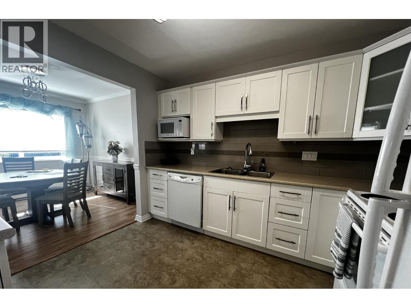 101 22241 Selkirk Avenue, Maple Ridge, British Columbia  V2X 2X4 - Photo 6 - R3046951