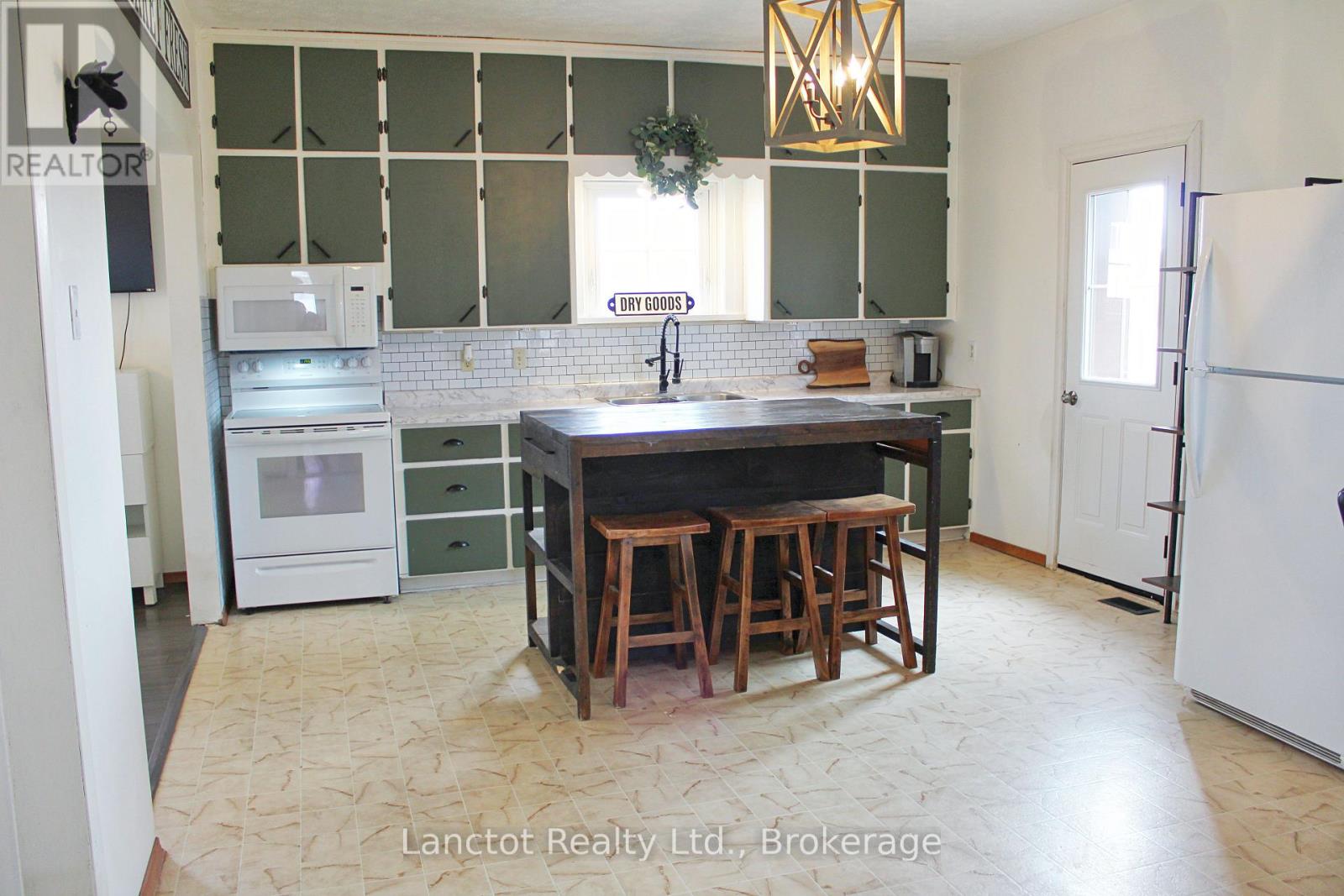 402558 Grey Road 17, Georgian Bluffs, Ontario  N0H 2T0 - Photo 27 - X12398656