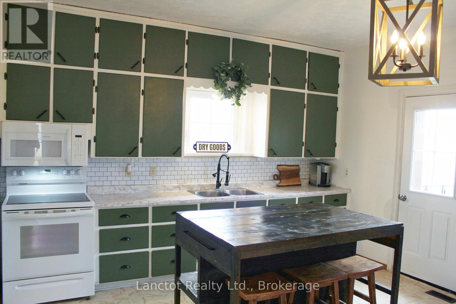 402558 Grey Road 17, Georgian Bluffs, Ontario  N0H 2T0 - Photo 28 - X12398656