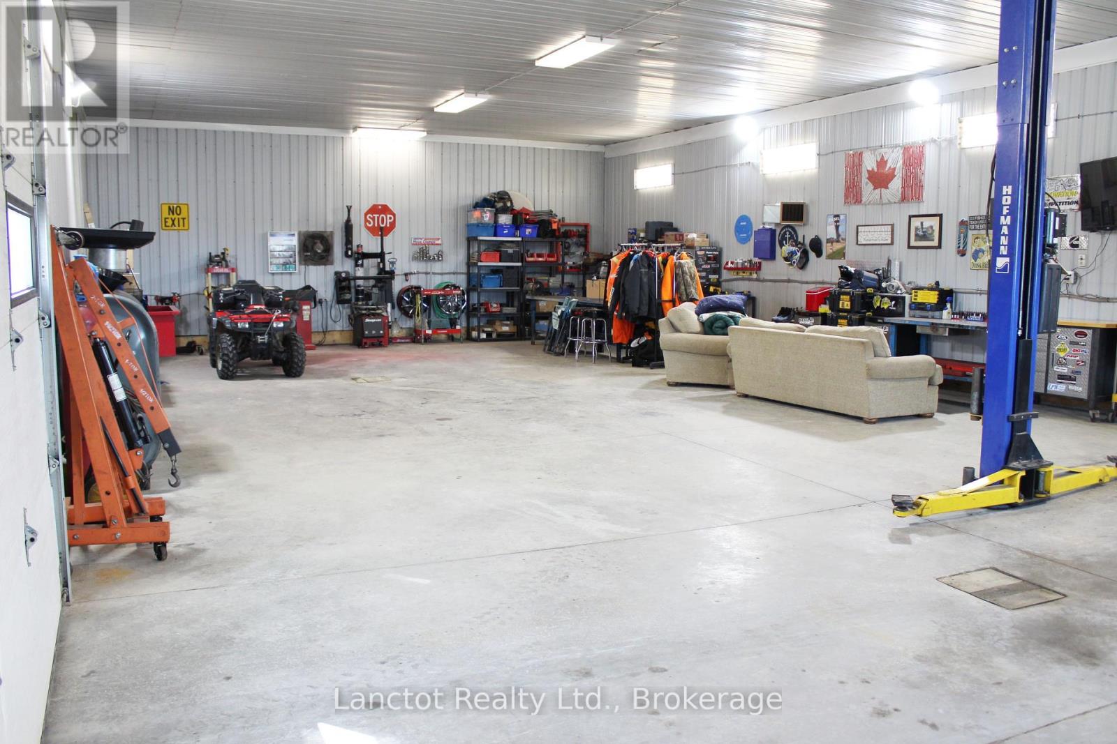 402558 Grey Road 17, Georgian Bluffs, Ontario  N0H 2T0 - Photo 7 - X12398656