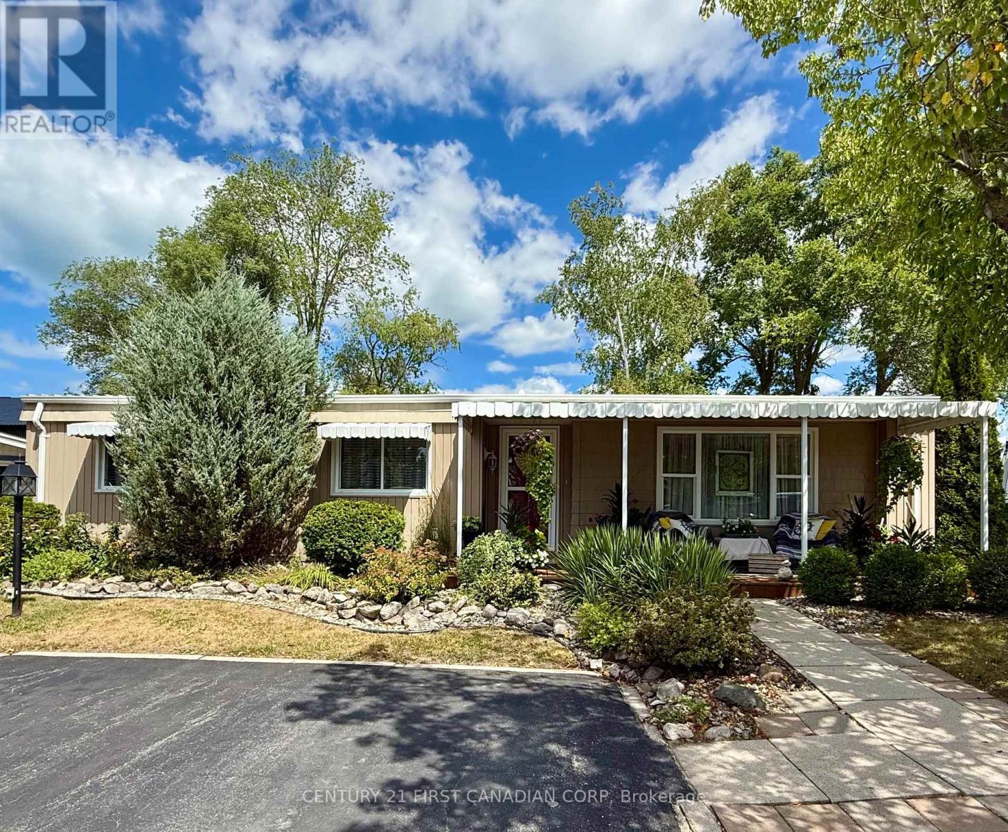 29 Maple Grove Court, South Huron, Ontario  N0M 1T0 - Photo 2 - X12360833