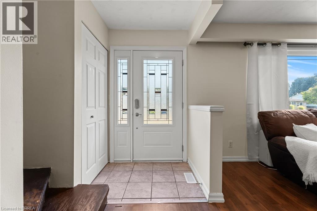 46 Westchester Way, Brantford, Ontario  N3R 6W6 - Photo 4 - 40742363