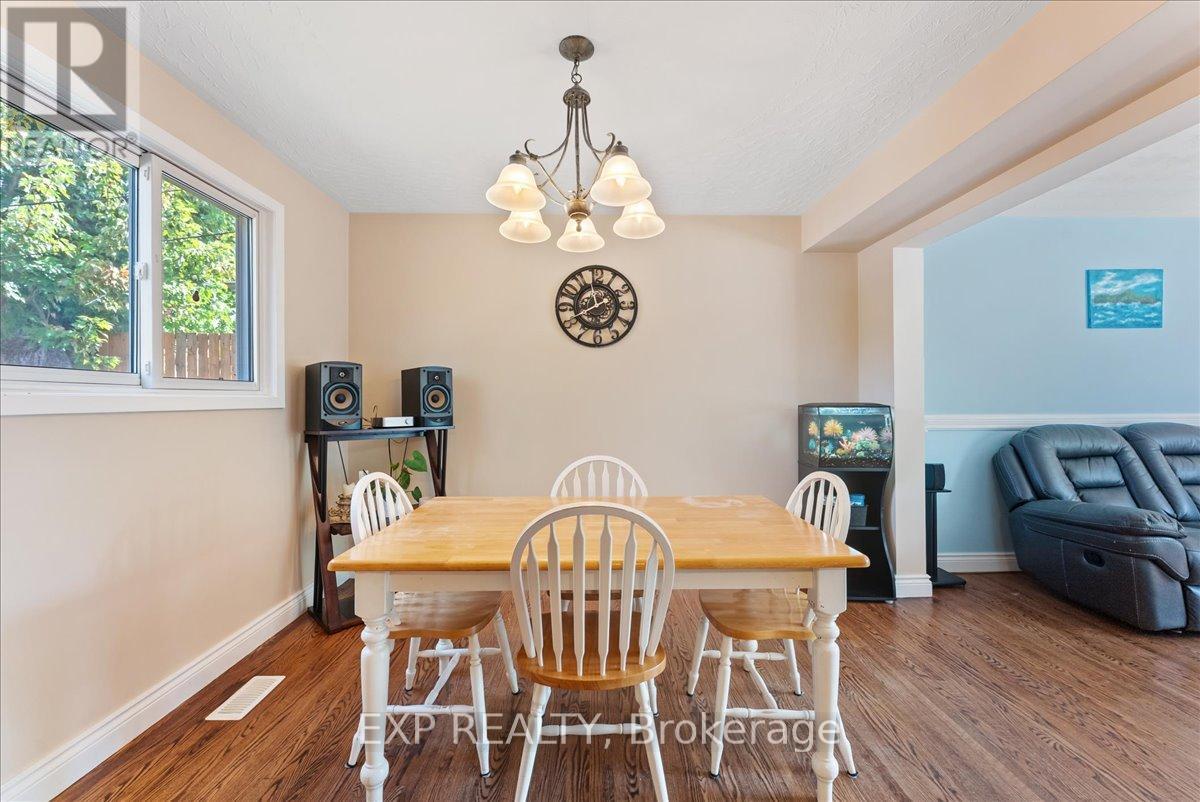 822 Foxe Street, Peterborough (Northcrest Ward 5), Ontario  K9H 6Y7 - Photo 10 - X12398724