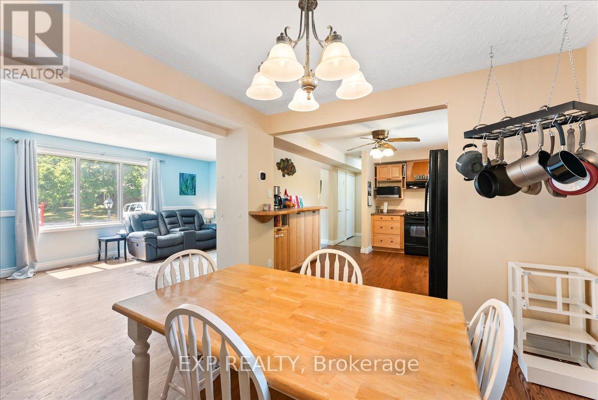 822 Foxe Street, Peterborough (Northcrest Ward 5), Ontario  K9H 6Y7 - Photo 11 - X12398724