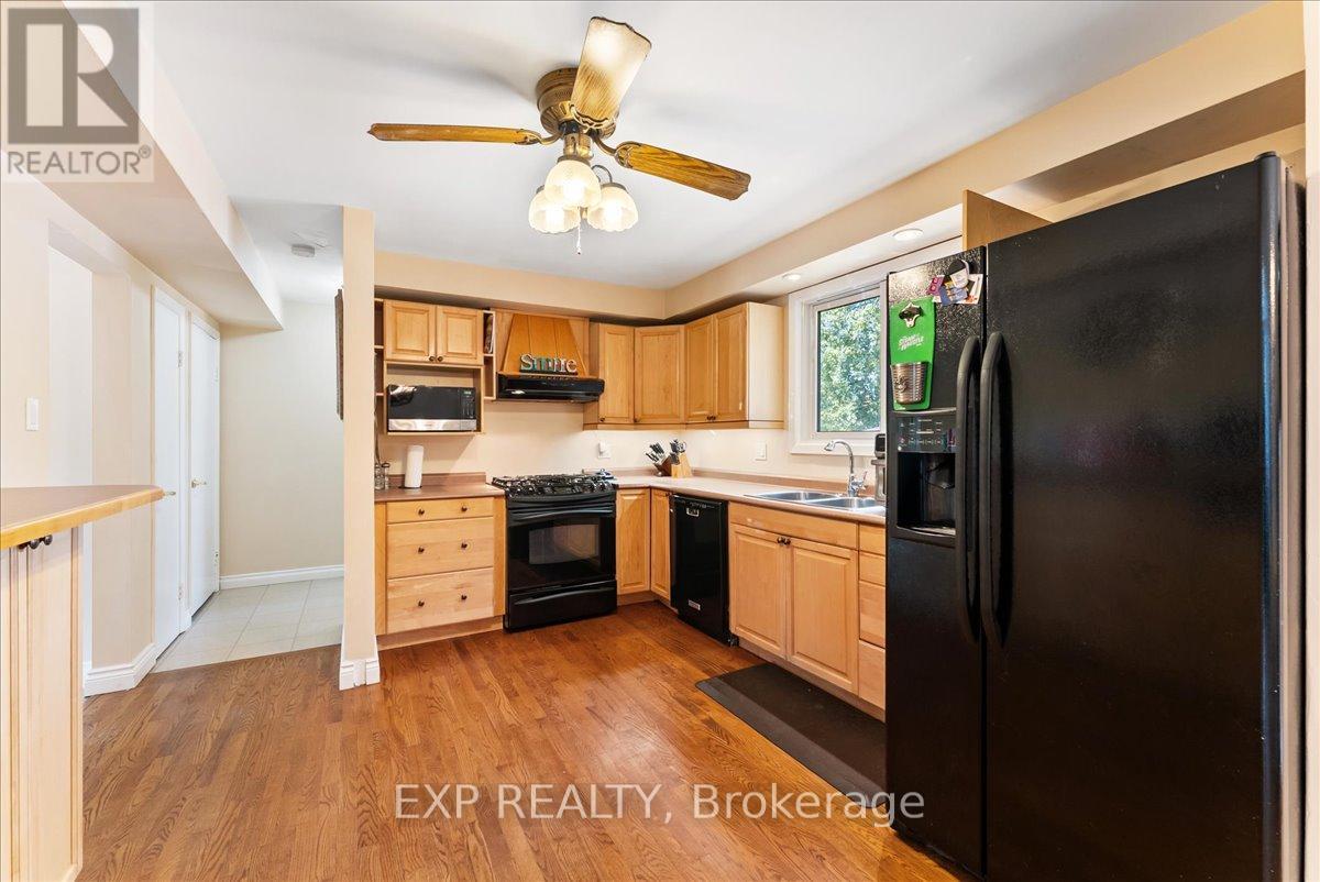 822 Foxe Street, Peterborough (Northcrest Ward 5), Ontario  K9H 6Y7 - Photo 12 - X12398724