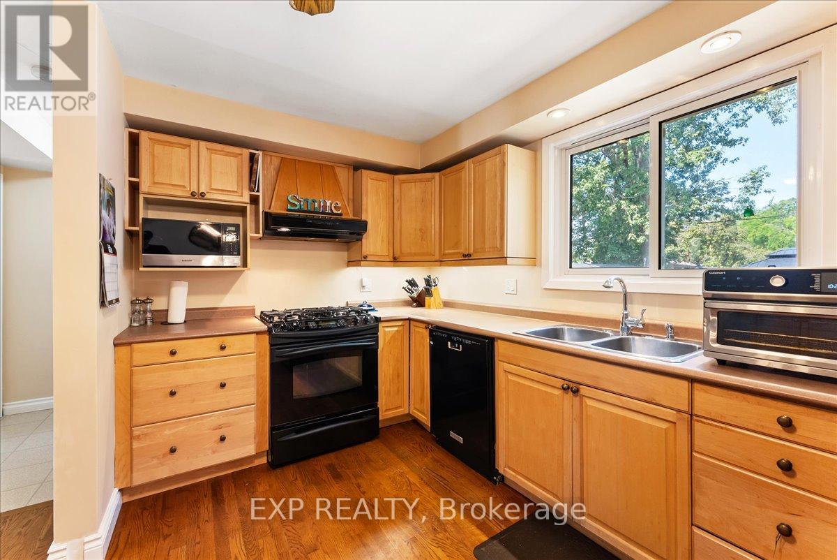 822 Foxe Street, Peterborough (Northcrest Ward 5), Ontario  K9H 6Y7 - Photo 13 - X12398724