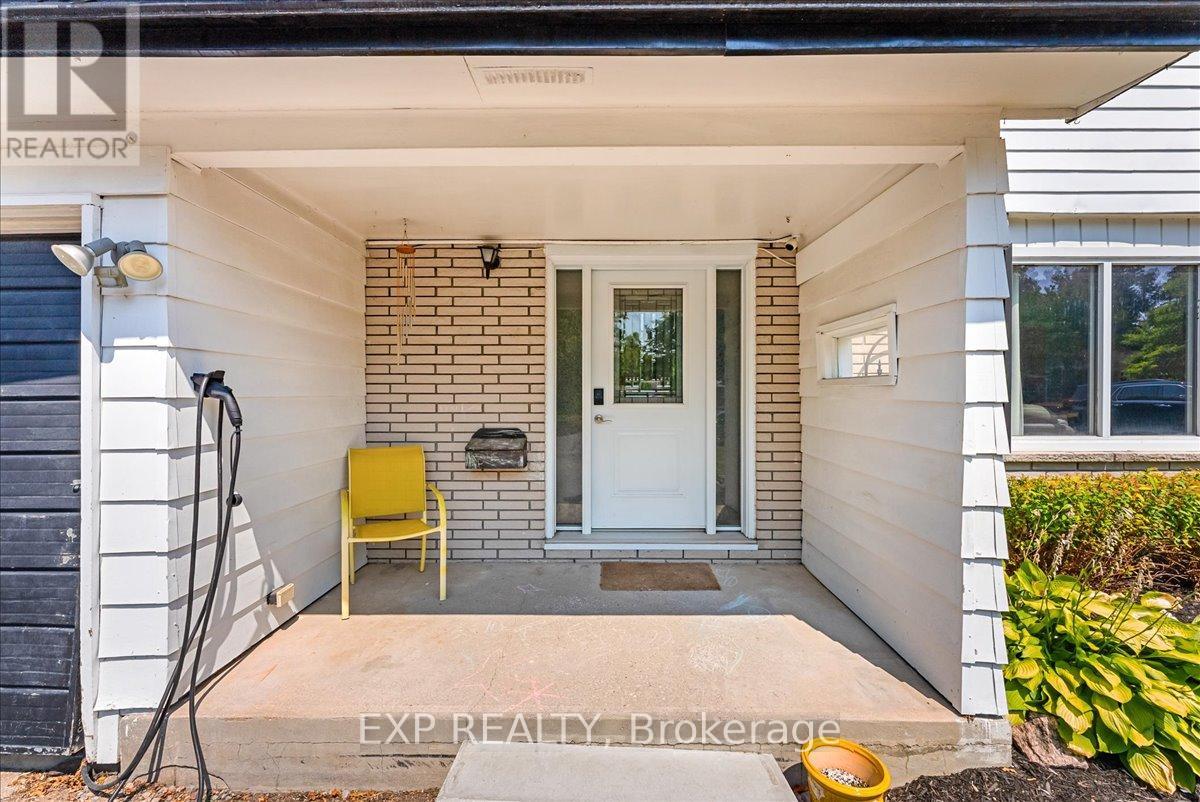 822 Foxe Street, Peterborough (Northcrest Ward 5), Ontario  K9H 6Y7 - Photo 3 - X12398724