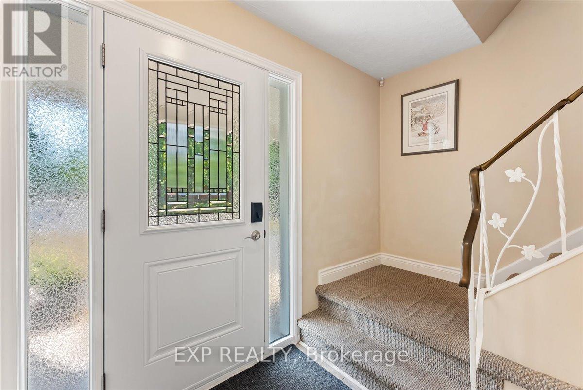 822 Foxe Street, Peterborough (Northcrest Ward 5), Ontario  K9H 6Y7 - Photo 4 - X12398724