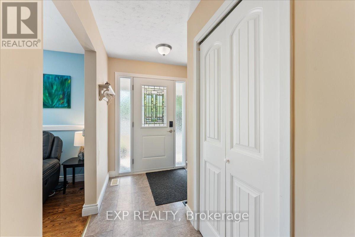 822 Foxe Street, Peterborough (Northcrest Ward 5), Ontario  K9H 6Y7 - Photo 5 - X12398724